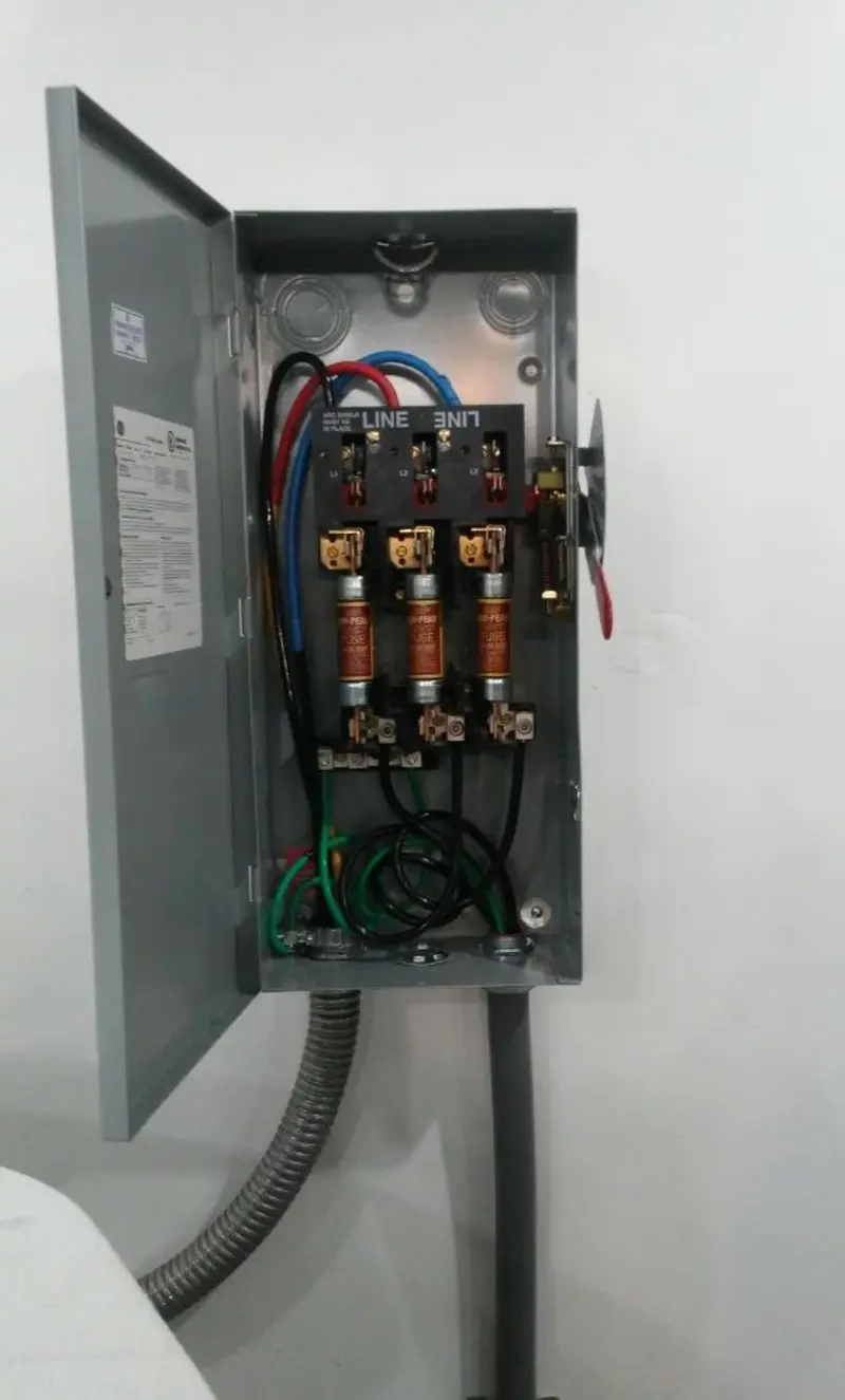 Three-phase disconnect switch installed for Electrical Wiring & Rewiring in Stevensville